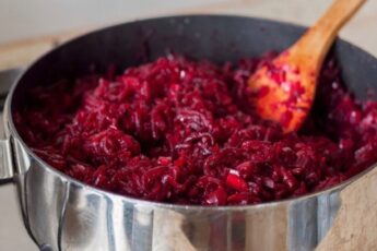 Вкусная сочная и острая свекольная икорка!