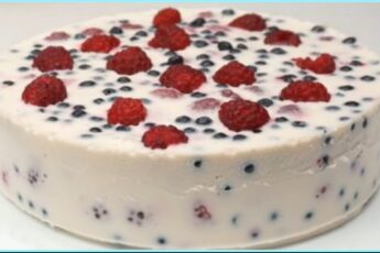 Вкусный ягодный торт без выпечки: готов через 15 минут
