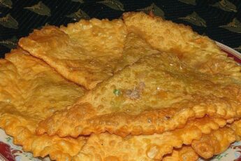Это самые вкусные чебуреки, которые мне когда либо приходилось есть. Весь секрет в тесте — оно получается особенным!