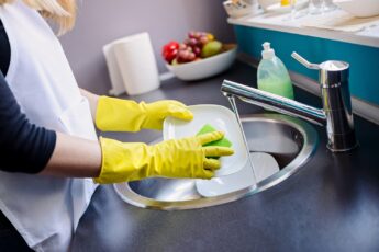 9 самых экологичных способов сделать посуду идеально чистой