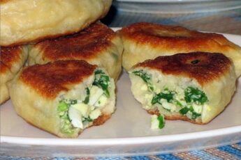 Пирожки с рисом и яйцом
