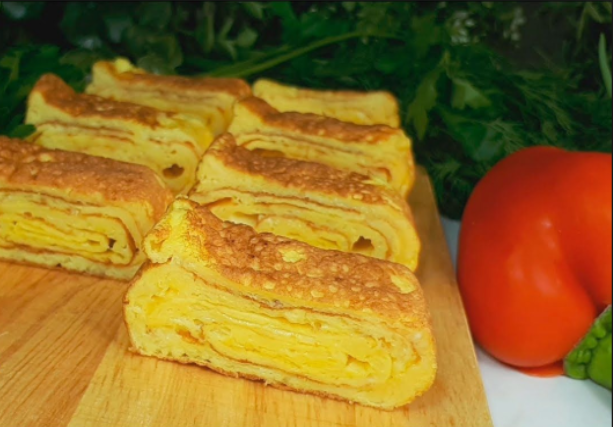 ОМЛЕТ По-НОВОМУ! Готовлю каждый день этот Вкусный и Быстрый Завтрак ОМЛЕТ РУЛЕТ с Сыром на сковороде