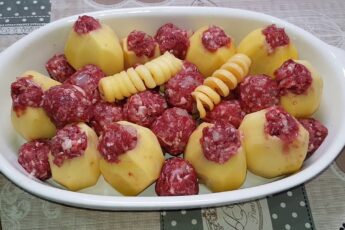 ПОТРЯСАЮЩЕ ВКУСНОЕ ГОРЯЧЕЕ БЛЮДО ИЗ ПРОСТЫХ ПРОДУКТОВ. ЛУЧШАЯ ФАРШИРОВАННАЯ КАРТОШКА