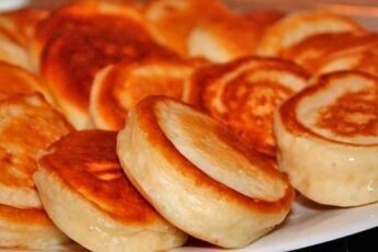Пышные ОЛАДУШКИ на кипяченом кефире — САМЫЕ ВКУСНЫЕ и пышные