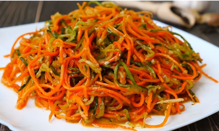 Вкуснейшая закуска - морковь по-корейски. Хрустящая и сочная. Попробуйте!