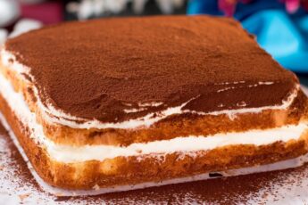 Творожный ТОРТ — 4 яйца, 200 г творога, 120 г сахара и немного ловкости рук
