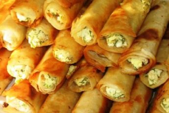 Лаваш с творогом и зеленью: вкусная закуска на скорую руку