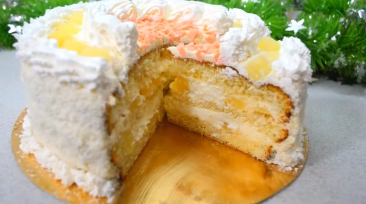 Очень красивый и вкусный бисквитный торт «Пина Колада»