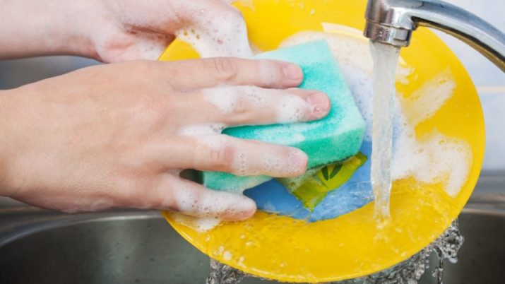 Моющие средства для кухни своими руками: жидкое мыло и чистящая паста