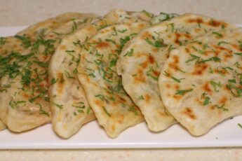 Как же просто они готовятся! Кутабы с сыром и зеленью.