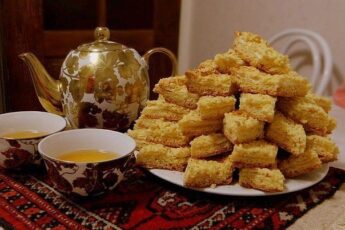 Часто пеку эту нямку,но не знала, что она называется "Каракум"