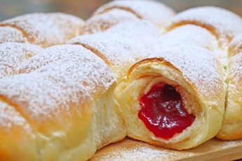 Мягкие как пух! Удивительно простой рецепт булочек к чаю