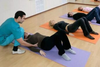 Никогда при остеохондрозе не прикасайтесь… особенно если невыносимо ноет шея.