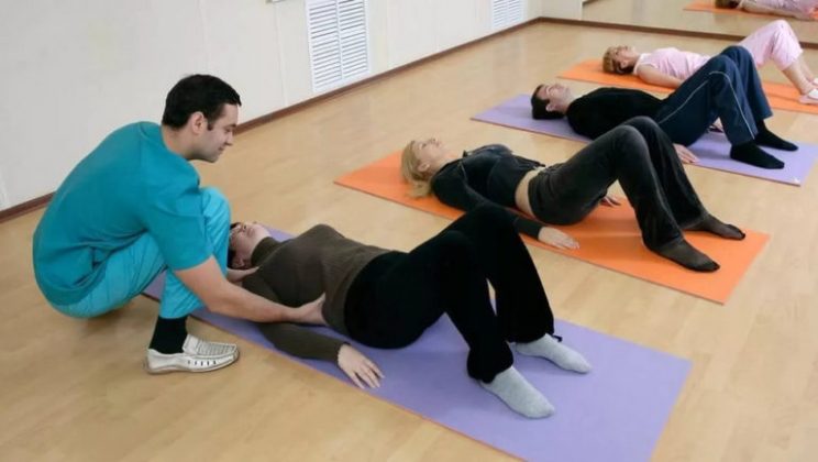 Никогда при остеохондрозе не прикасайтесь… особенно если невыносимо ноет шея.