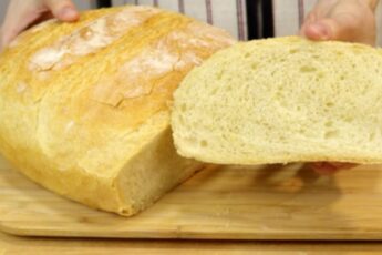 Хлеб без замеса теста, а получается как из печи : пышный, с тонкой корочкой и не крошится!