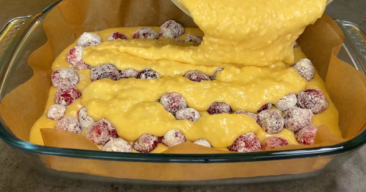 Пирог с замороженными ягодами: простой рецепт ароматной выпечки