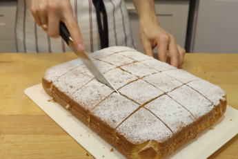 Готовлю знаменитый горячий молочный пирог Hot Milk Cake. Или пирог на горячем молоке, и пирог и бисквит