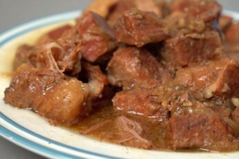 Томленая говядина: жесткое мясо станет мягким и нежным