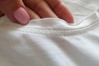 Делюсь хитростью, как отстирываю белые вещи без замачивания, застирывания, кипячения и лишней головной боли