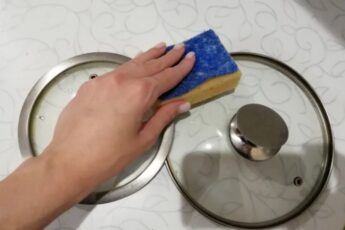 Как я мою стеклянные крышки от застарелого жира. Копеечная хитрость (и это НЕ сода, делюсь)