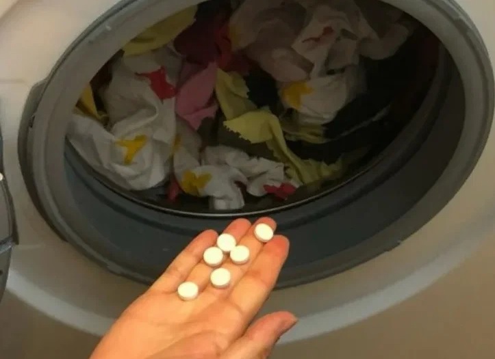 Парочка недорогих таблеток в стиральную машину и вещи будто после химчистки (делюсь хитростью)