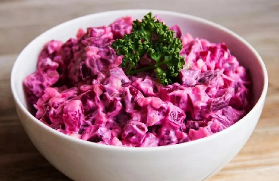 Свекольный салат: рецепт узнала совершенно случайно — очень вкусно что невозможно оторваться