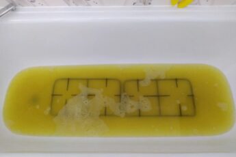 Решетка газовой плиты сияет как новая. Попробовала новый способ чистки решетки от газовой плиты без химии
