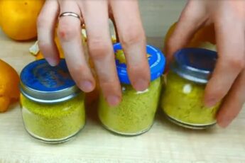 Совсем пропала моль из дома и ушла затхлость. Мне подсказали натуральный освежитель воздуха за 5 минут. Помог всем знакомым