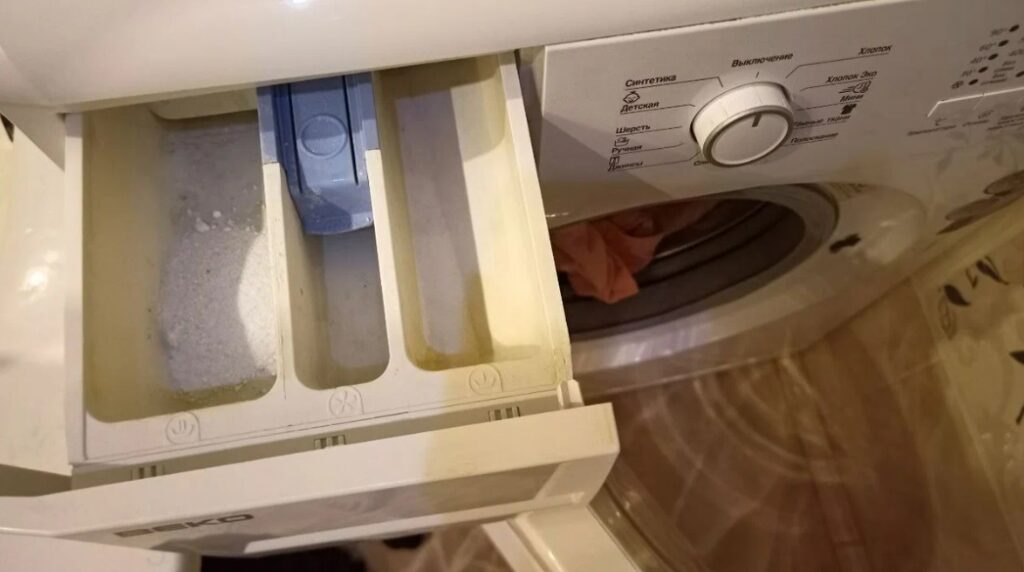 Перестали отстирываться вещи в стиральной машинке! Причина банальна, а я и не знала. Большинство хозяек засыпают порошок не в тот лоток