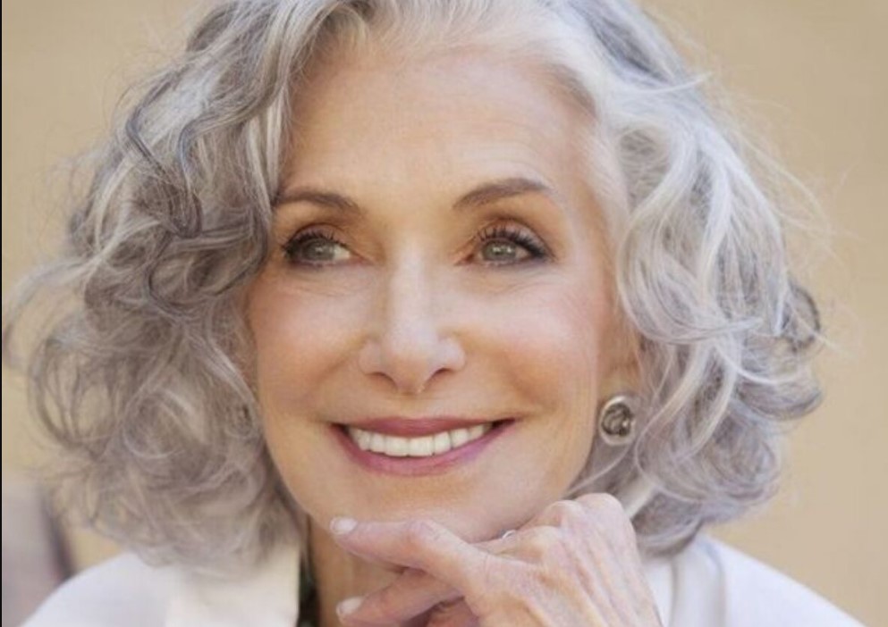 Секрет вечной молодости: советы от женщины, которая в свои 70 лет выглядит на 35