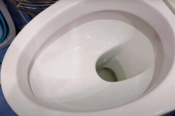«Унитаз, как алмаз» Простое, копеечное средство, которое легко и быстро уберет весь желтый налёт и грязь (работает лучше покупных)