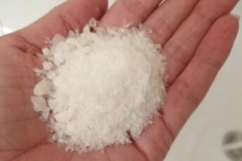 Без соли даже не начинаю генеральную уборки: методы, о которых должна знать каждая хозяйка