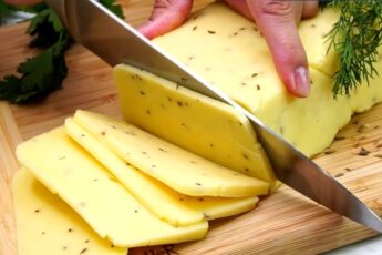 Сыры в магазине не покупаю, готовлю сама рецепты, которыми пользуюсь на протяжение 10 лет