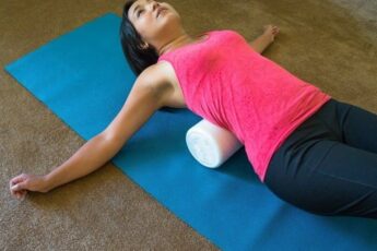 Методика "фукуцудзи" с валиком под поясницей: -5-7 см в талии и отсутствие выпирающего живота за 3 недели