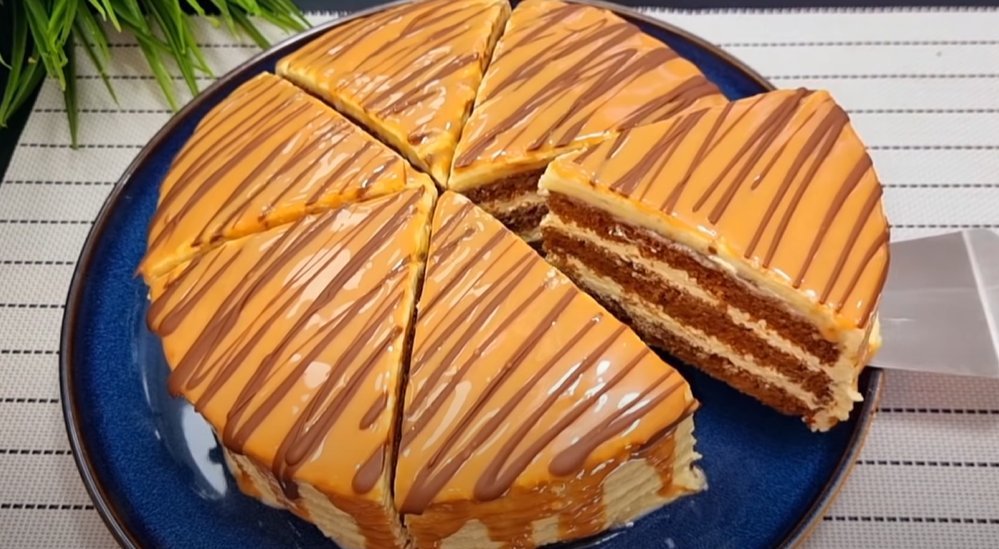 Торт, который можно есть губами: за копейки и в 2 раза вкуснее "Наполеона" и "Медовика"