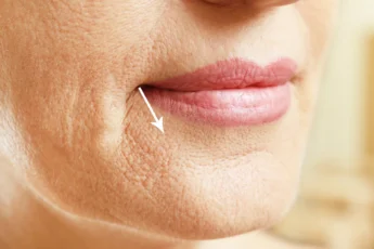 3 момента в макияже губ женщин 50+, которые старят, а они все равно красят так: исправляем