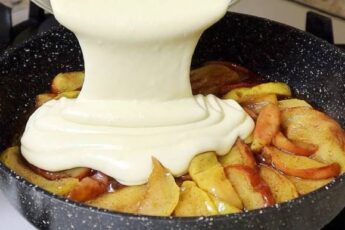 Яблочный пирог-перевертыш на сковороде всего за 20 минут. Быстрый и простой рецепт