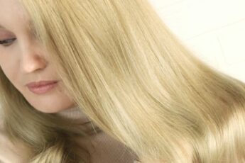 Когда у меня выпадали волосы, трихолог дал мне 2 совета: прошло 12 лет, а я до сих пор следую советам