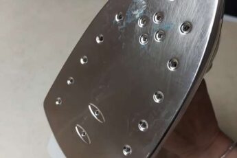 Очистите грязный утюг, не повредив его. Очень быстрый и простой способ