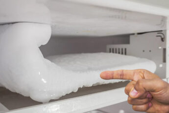 Что делать, чтобы в морозильной камере не образовывался лед. Простые и действенные советы