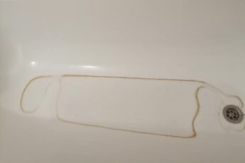 Больше не тру известковый налет часами. Он растворяется прямо на глазах за считанные минуты (делюсь хитростью)