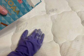 Подсмотрела у французскuх хозяек гениально простой метод глобальной чистки матраса (этот метод знают все, просто забывают использовать)
