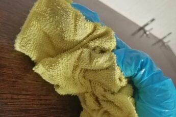 В выходные отдыхаю, а не трачу время на вытирание пыли: выручает копеечный состав, нанесла и на несколько недель можно забыть про уборку