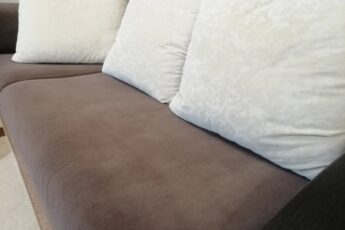 Вычистила диван от всей пыли и посторонних запахов по рецепту подписчицы (без чистящих и пылесоса)