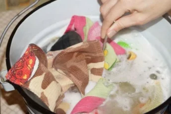 Использую обычный «уксус» и на моих кухонных полотенцах ни одного жирного пятна. Просто отстирываю различную грязь, делюсь советом…