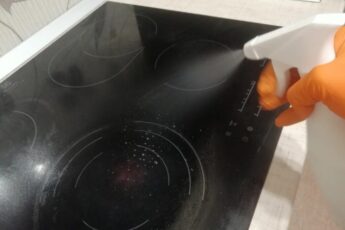 За 10 минут отмываю всю кухню от липкого налета и жирных брызг: два самых лучших метода (делюсь)