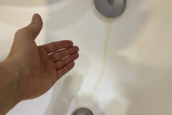 Как легко убрать известковый налет в ванной всего за пару минут без дорогих средств, чтобы она выглядела как новая