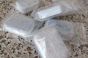 Купила пачку самых дешевых таблеток для посудомоечной машины и нарадоваться не могу