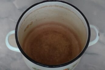 Больше не знаю проблем с эмалированной посудой. Простой способ отмыть кастрюли от известкового налёта и накипи