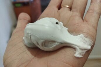 Купила по акции дешевую пену для бритья (забрала последнюю с полки). Делюсь, как буду ее использовать